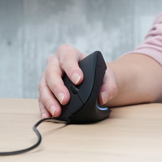 Souris ergonomique verticale main