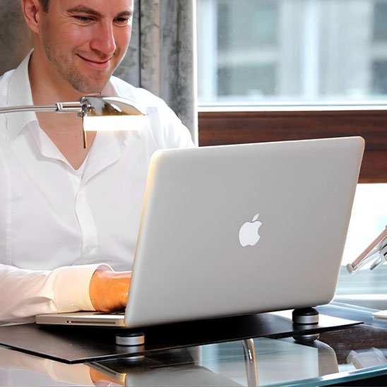 Support ordinateur portable rond homme