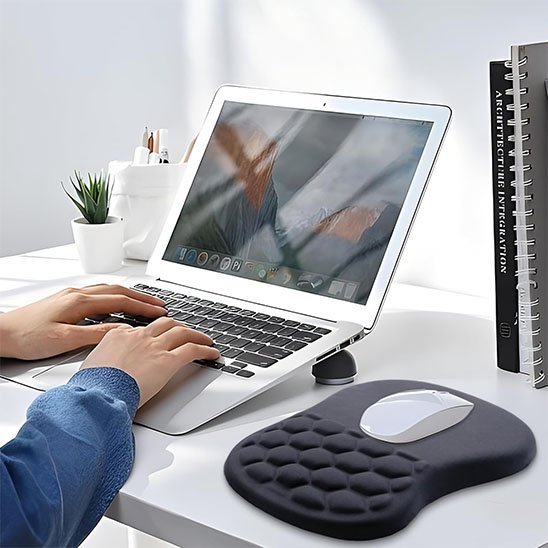 Tapis de souris bombé au bureau 