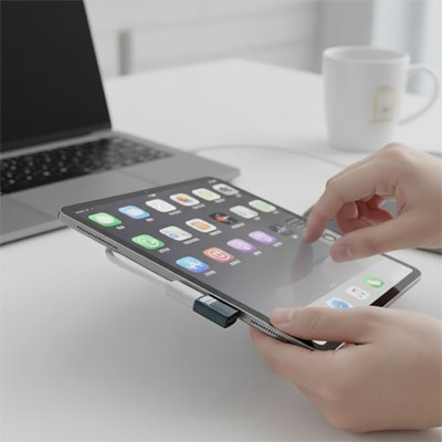 Adaptateur USB-C UltraConnect coudé Type C mâle vers Type C femelle bronché à une tabette